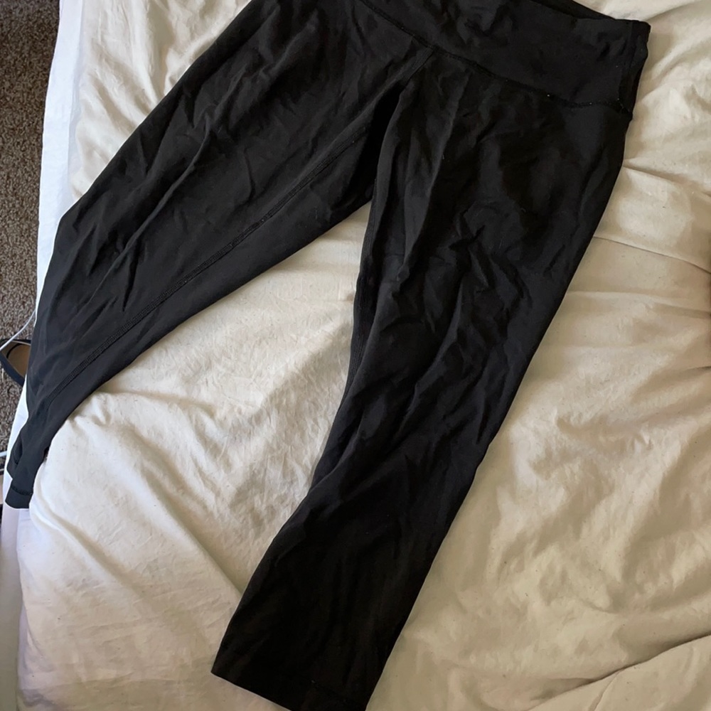 Lululemon black cropped legging